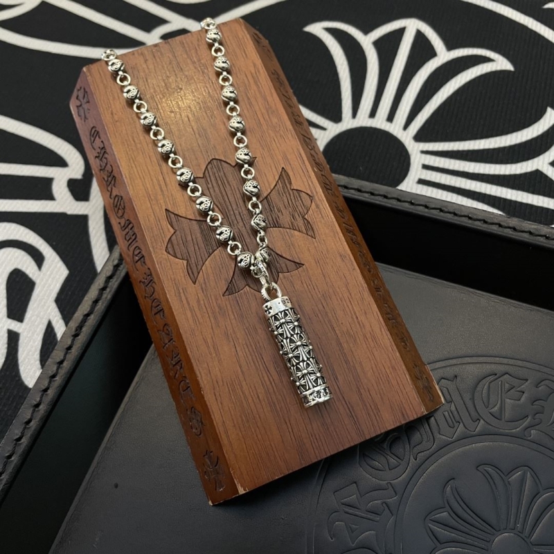 Ch*0me He**ts necklaces